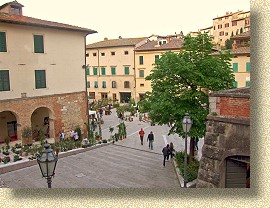 Cetona  vista della piazza